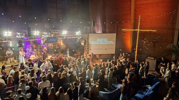 Jede Menge zu bieten hatte die Jugendwoche „Truestory“ der drei CVJM-Vereine und des EC Remchingen in der aufwändig dafür umgestalteten Christuskirche in Wilferdingen. Foto: Zachmann