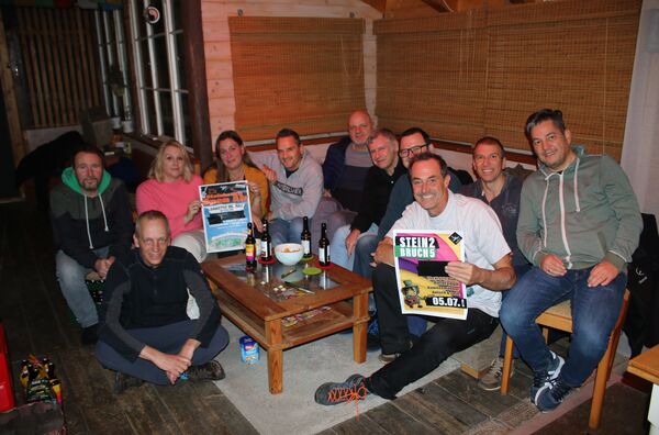 Dem zweiten Remchinger Stein Bruch-Festival fiebern die Vertreter des Kulturvereins Walfisch Jochen Kröner (von links), Thorsten Neumann, Pamela Kölsch, Friederike Emrich, Andreas Kröner, Markus Bodemer, Andreas Kölsch, Frank Steinbrecher, Siegfried Guigas, Daniel Hildermann und Christian Speck entgegen. Foto: Zachmann