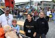 Wie man einen Teddybären verarztet, lernten Kiara und Jakob beim Weltspieletag am Stand des DRK Remchingen von Tobias Schäfer und Celina Schaufelberger. Foto: Zachmann    