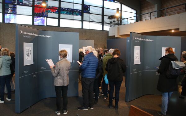 Gegen das Vergessen zeigt die Ausstellung „Holocaust gezeichnet“ in der Wilferdinger Christuskirche Zeichnungen der Holocaust-Überlebenden Ella Liebermann-Shiber. Foto: Zachmann 