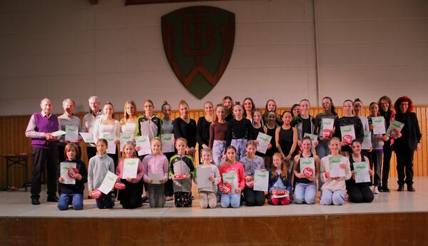 Für außergewöhnliche sportliche Erfolge zeichnete der TBW Sportlerinnen und Sportler im Rahmen seiner Abendunterhaltung aus. Foto: Zachmann 