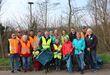 Mit Greifzangen und Müllsäcken machte sich der CDU-Gemeindeverband Remchingen auf die Suche nach Müll – tatkräftig unterstützt von Nico Gunzelmann (Mitte). Foto: Zachmann