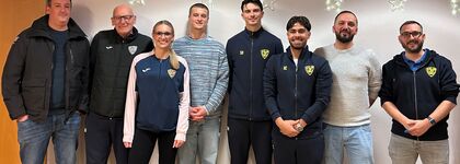 Fußballer zu Besuch im Pflegeheim. Foto: FCA Wilferdingen