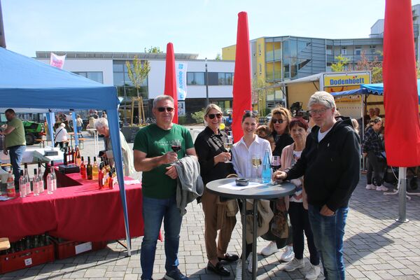 Für gute Stimmung auf der zweiten „Lokal-Fair“-Messe sorgte das Angebot der örtlichen und regionalen Produzenten, Händler und Dienstleister. Foto: Zachmann  