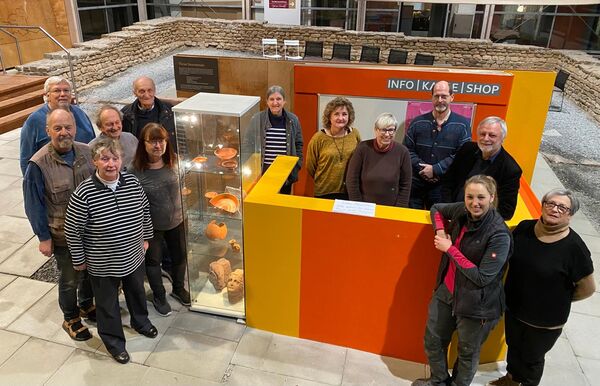 Die Ehrenamtlichen des Römermuseums, die an der Neugestaltung beteiligt waren. Foto: Römermuseum