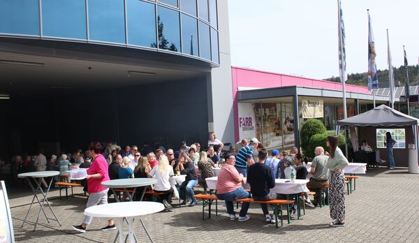 Viele örtliche Fachgeschäften und zahlreiche Vereine laden vielerorts schon zur Mittagessenszeit mit Bewirtungs-, Beratungs- und Informationsangeboten ein.