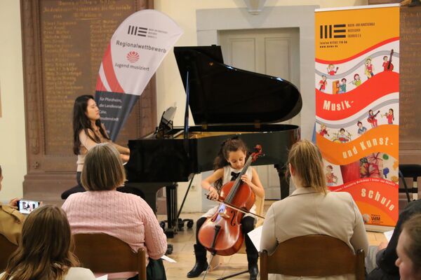 Schon mit acht Jahren glänzte Lilia Karim beim Regionalwettbewerb „Jugend musiziert“ am Viloncello. Foto: Zachmann 