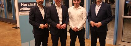 Mit Rückenwind für die Landtagswahl stärken der Remchinger CDU-Vorsitzende Baldassare La Gaetana (links), der JU-Vorsitzende Noah Andreesen (Zweiter von rechts) und der Kreisvorsitzende Martin Gegenheimer (rechts) den Direktkandidaten Nico Gunzelmann. Foto: Zachmann