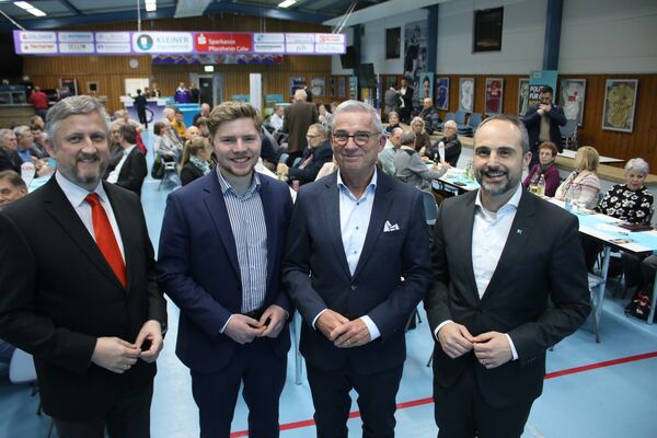 Nico Gunzelmann (Zweiter von links),  Thomas Strobl, CDU-Gemeindeverbandsvorsitzende Baldassare La Gaetana und Kreisvorsitzender Martin Gegenheimer (links). Foto: Zachmann  