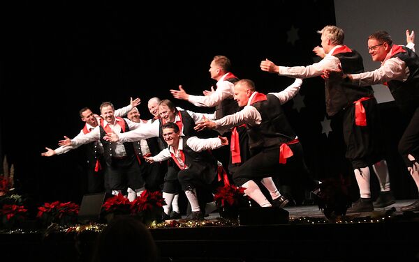 Mit einer italienischen Tarantella überraschten die Alten Herren bei der FCG-Weihnachtsfeier. Foto: Zachmann 