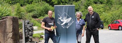 Auf das Open Air im Wilferdinger Steinbruch freuen sich Initiator Siegfried Guigas (von links), Bernd Dennig vom Steinbruch und Markus Bodemer vom Organisationsteam. Foto: Zachmann 